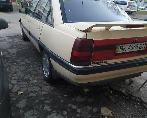 Бежевый Опель Омега, объемом двигателя 0 л и пробегом 425 тыс. км за 1300 $, фото 2 на Automoto.ua