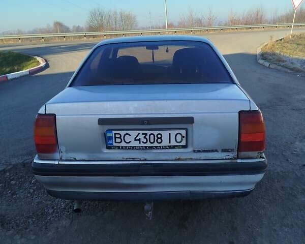 Бежевый Опель Омега, объемом двигателя 2 л и пробегом 300 тыс. км за 750 $, фото 3 на Automoto.ua