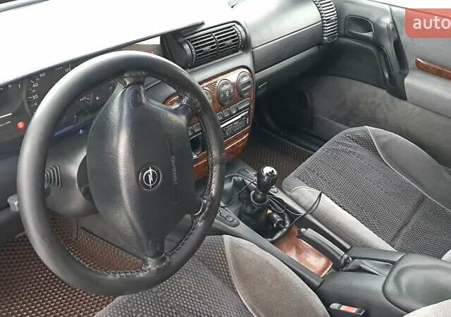 Бежевый Опель Омега, объемом двигателя 2 л и пробегом 215 тыс. км за 2700 $, фото 1 на Automoto.ua