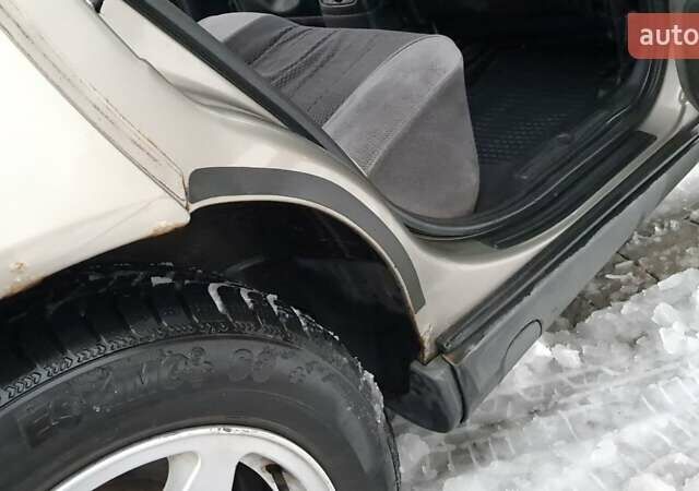 Бежевый Опель Омега, объемом двигателя 2 л и пробегом 215 тыс. км за 2700 $, фото 10 на Automoto.ua