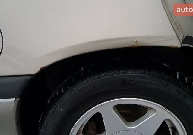 Бежевый Опель Омега, объемом двигателя 2 л и пробегом 215 тыс. км за 2700 $, фото 8 на Automoto.ua