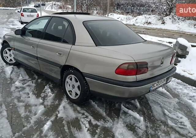 Бежевый Опель Омега, объемом двигателя 2 л и пробегом 215 тыс. км за 2700 $, фото 2 на Automoto.ua