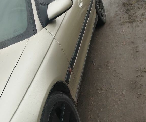 Бежевий Опель Омега, об'ємом двигуна 2 л та пробігом 362 тис. км за 2450 $, фото 21 на Automoto.ua