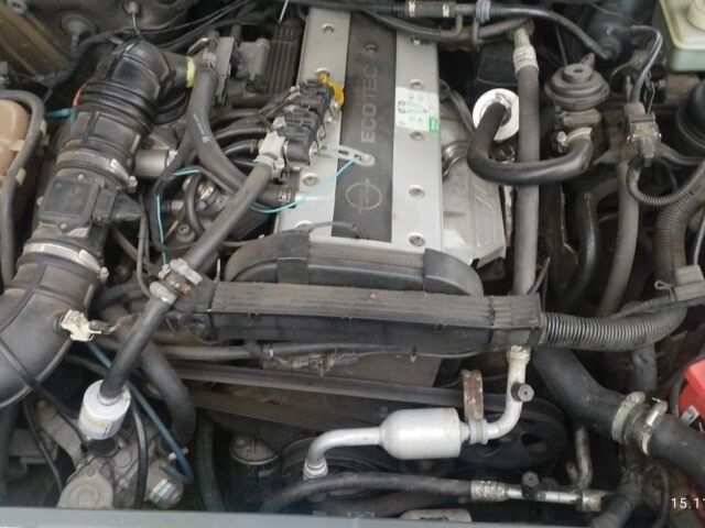 Бежевий Опель Омега, об'ємом двигуна 2 л та пробігом 362 тис. км за 2450 $, фото 9 на Automoto.ua