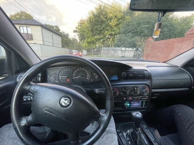 Бежевый Опель Омега, объемом двигателя 2 л и пробегом 300 тыс. км за 2500 $, фото 8 на Automoto.ua