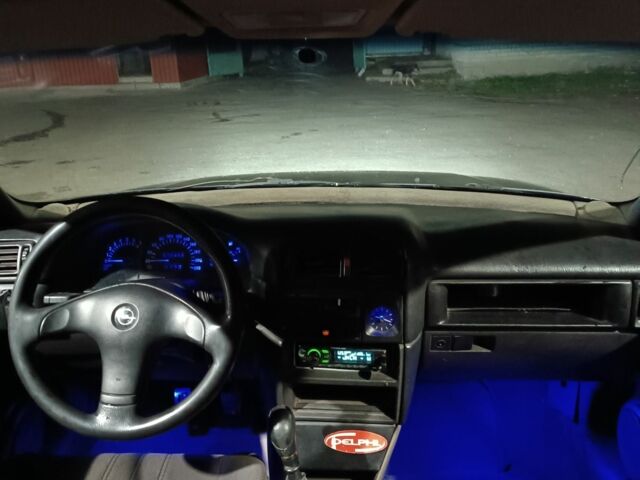 Бежевый Опель Омега, объемом двигателя 0 л и пробегом 864 тыс. км за 1100 $, фото 3 на Automoto.ua