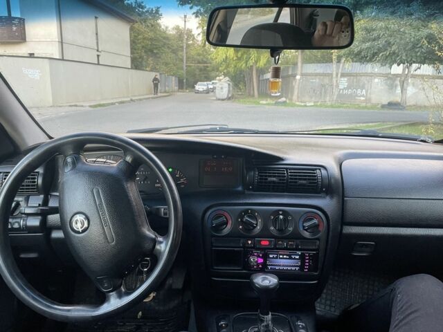 Бежевый Опель Омега, объемом двигателя 2 л и пробегом 300 тыс. км за 2500 $, фото 11 на Automoto.ua