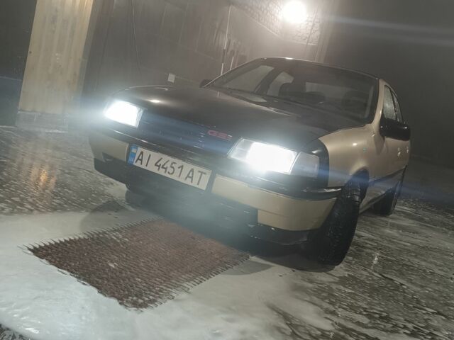 Бежевый Опель Омега, объемом двигателя 0 л и пробегом 864 тыс. км за 1100 $, фото 1 на Automoto.ua