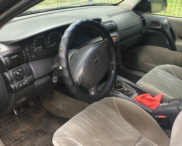 Бежевый Опель Омега, объемом двигателя 2.5 л и пробегом 260 тыс. км за 1700 $, фото 6 на Automoto.ua