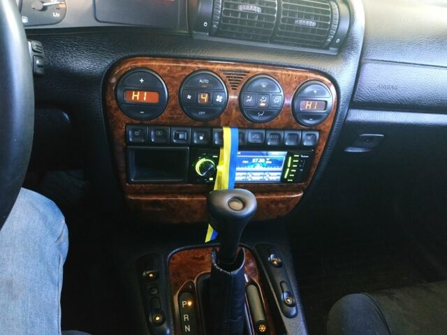 Бежевый Опель Омега, объемом двигателя 2 л и пробегом 500 тыс. км за 2800 $, фото 3 на Automoto.ua