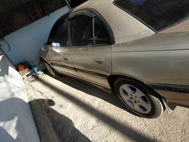 Бежевый Опель Омега, объемом двигателя 2 л и пробегом 500 тыс. км за 2800 $, фото 6 на Automoto.ua