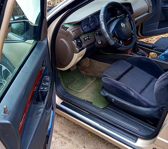 Бежевий Опель Омега, об'ємом двигуна 2 л та пробігом 450 тис. км за 3100 $, фото 7 на Automoto.ua