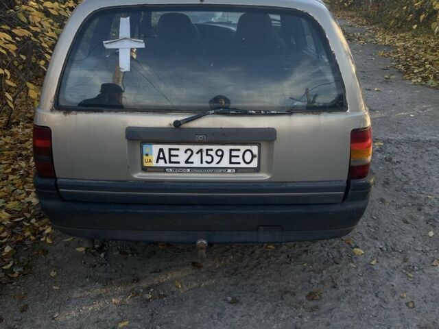 Бежевый Опель Омега, объемом двигателя 2.2 л и пробегом 70 тыс. км за 715 $, фото 1 на Automoto.ua