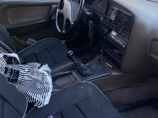 Бежевый Опель Омега, объемом двигателя 2.2 л и пробегом 70 тыс. км за 715 $, фото 3 на Automoto.ua