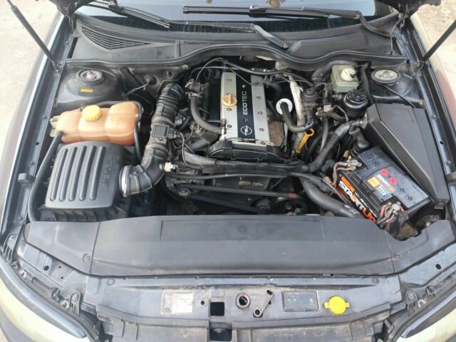 Черный Опель Омега, объемом двигателя 2 л и пробегом 341 тыс. км за 1850 $, фото 6 на Automoto.ua