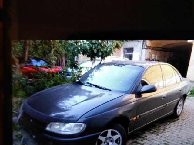 Черный Опель Омега, объемом двигателя 2 л и пробегом 230 тыс. км за 1000 $, фото 1 на Automoto.ua