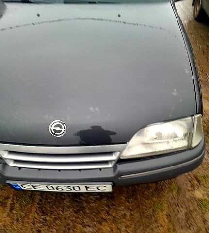 Черный Опель Омега, объемом двигателя 2 л и пробегом 100 тыс. км за 500 $, фото 2 на Automoto.ua