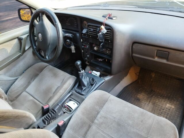 Черный Опель Омега, объемом двигателя 2 л и пробегом 394 тыс. км за 900 $, фото 6 на Automoto.ua