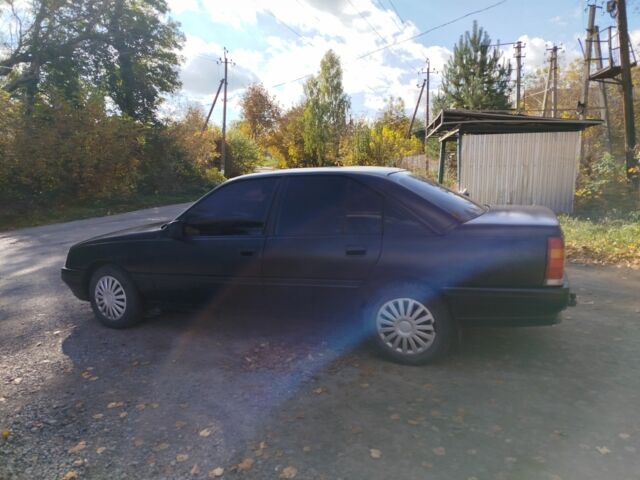 Черный Опель Омега, объемом двигателя 2 л и пробегом 394 тыс. км за 900 $, фото 3 на Automoto.ua