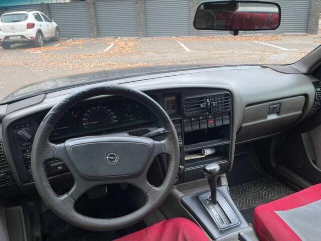 Черный Опель Омега, объемом двигателя 2 л и пробегом 185 тыс. км за 1050 $, фото 5 на Automoto.ua