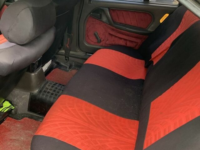 Черный Опель Омега, объемом двигателя 1.8 л и пробегом 300 тыс. км за 1050 $, фото 4 на Automoto.ua