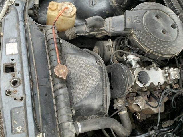 Черный Опель Омега, объемом двигателя 1.8 л и пробегом 300 тыс. км за 1050 $, фото 5 на Automoto.ua