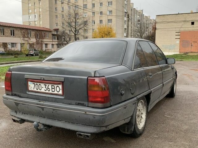 Черный Опель Омега, объемом двигателя 1.8 л и пробегом 300 тыс. км за 1050 $, фото 1 на Automoto.ua