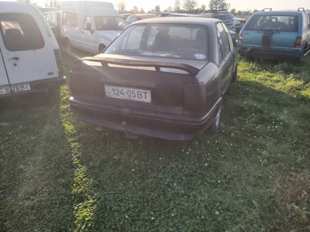 Чорний Опель Омега, об'ємом двигуна 0 л та пробігом 500 тис. км за 600 $, фото 2 на Automoto.ua