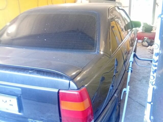 Черный Опель Омега, объемом двигателя 0 л и пробегом 351 тыс. км за 800 $, фото 1 на Automoto.ua