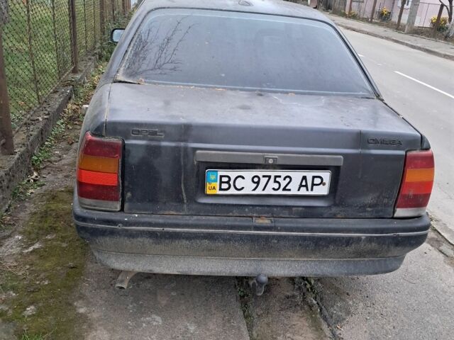 Черный Опель Омега, объемом двигателя 2 л и пробегом 400 тыс. км за 350 $, фото 3 на Automoto.ua