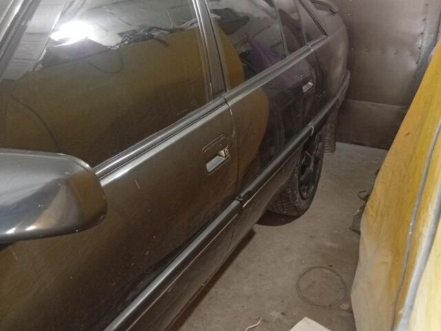 Черный Опель Омега, объемом двигателя 0 л и пробегом 351 тыс. км за 800 $, фото 3 на Automoto.ua