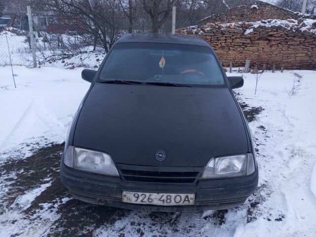Черный Опель Омега, объемом двигателя 2 л и пробегом 4 тыс. км за 850 $, фото 6 на Automoto.ua