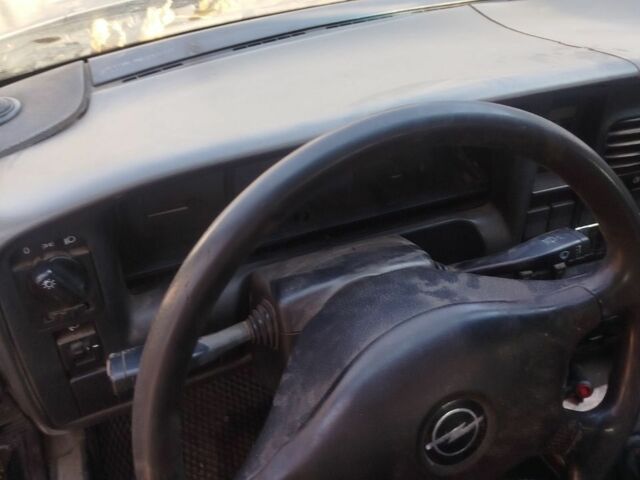 Опель Омега 1990 в Чугуеве на Automoto.ua Черный Опель Омега, объемом двигателя 2 л и пробегом 350 тыс. км за 650 $, фото 6 на Automoto.ua