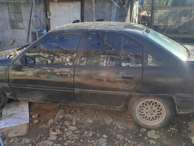 Опель Омега 1990 в Чугуеве на Automoto.ua Черный Опель Омега, объемом двигателя 2 л и пробегом 350 тыс. км за 650 $, фото 5 на Automoto.ua