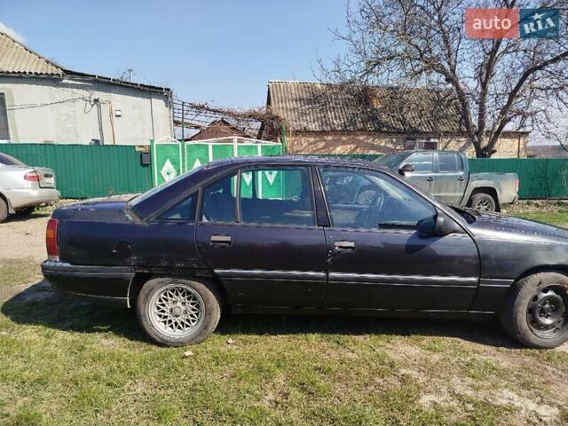 Черный Опель Омега, объемом двигателя 2 л и пробегом 300 тыс. км за 718 $, фото 3 на Automoto.ua