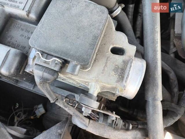 Черный Опель Омега, объемом двигателя 2.6 л и пробегом 250 тыс. км за 471 $, фото 10 на Automoto.ua