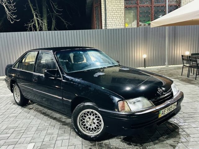 Черный Опель Омега, объемом двигателя 2 л и пробегом 290 тыс. км за 746 $, фото 1 на Automoto.ua