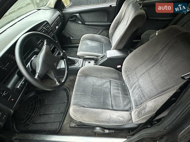 Чорний Опель Омега, об'ємом двигуна 2.6 л та пробігом 199 тис. км за 1400 $, фото 8 на Automoto.ua