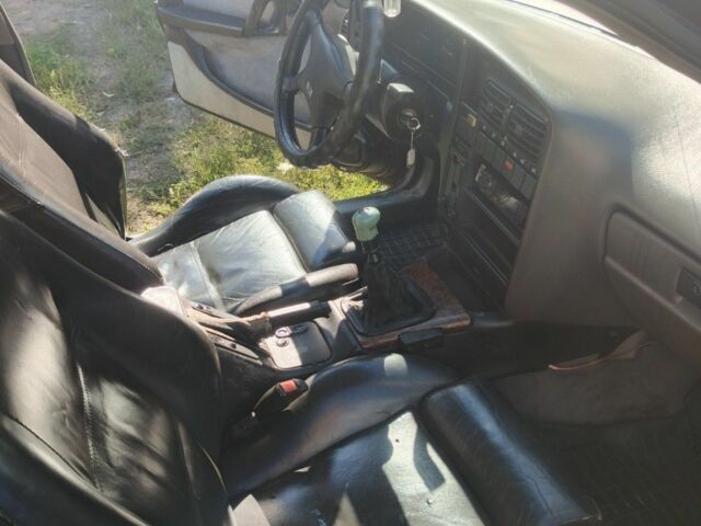 Черный Опель Омега, объемом двигателя 2 л и пробегом 1000 тыс. км за 1001 $, фото 8 на Automoto.ua