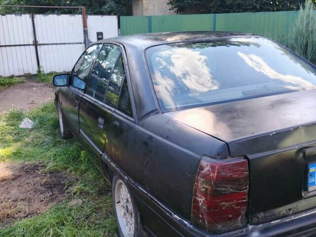 Черный Опель Омега, объемом двигателя 2 л и пробегом 1000 тыс. км за 1001 $, фото 1 на Automoto.ua