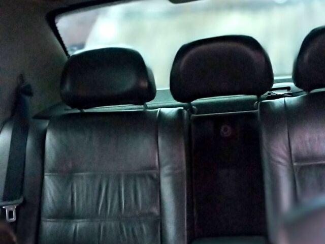 Черный Опель Омега, объемом двигателя 2.5 л и пробегом 330 тыс. км за 1300 $, фото 1 на Automoto.ua