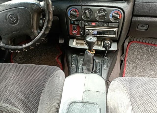 Черный Опель Омега, объемом двигателя 2.5 л и пробегом 311 тыс. км за 2299 $, фото 7 на Automoto.ua