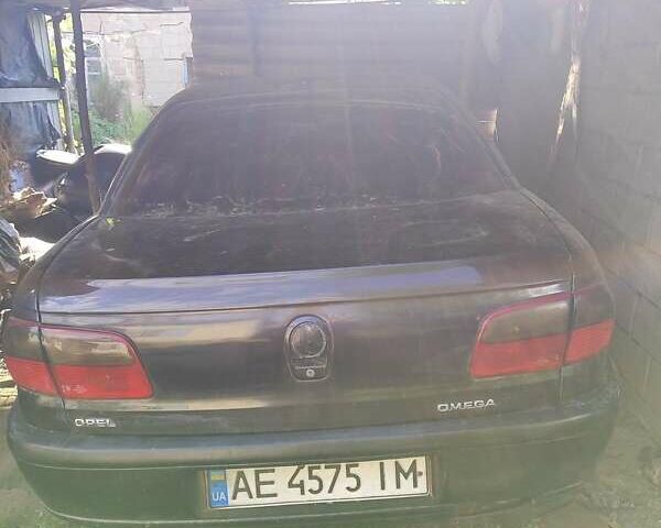 Черный Опель Омега, объемом двигателя 2.5 л и пробегом 999 тыс. км за 850 $, фото 4 на Automoto.ua