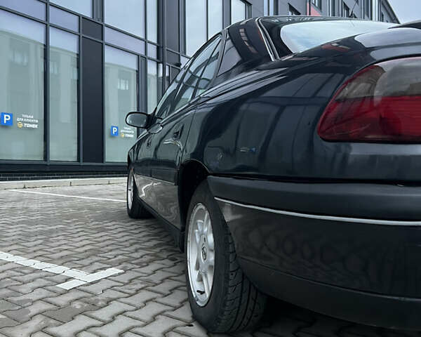 Черный Опель Омега, объемом двигателя 2.5 л и пробегом 300 тыс. км за 2200 $, фото 8 на Automoto.ua