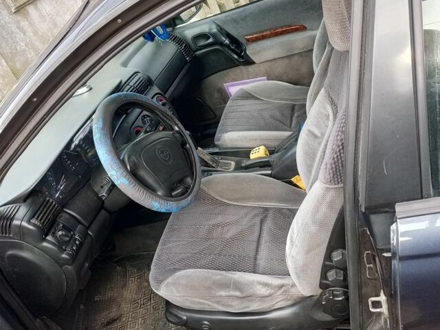 Черный Опель Омега, объемом двигателя 2.5 л и пробегом 361 тыс. км за 1200 $, фото 4 на Automoto.ua