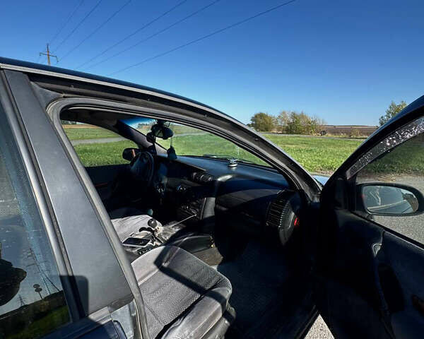 Черный Опель Омега, объемом двигателя 2.5 л и пробегом 470 тыс. км за 1200 $, фото 9 на Automoto.ua