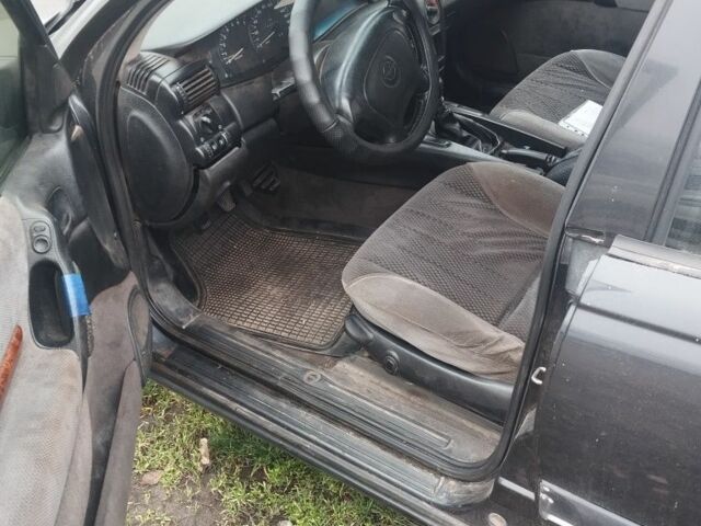 Чорний Опель Омега, об'ємом двигуна 2 л та пробігом 1 тис. км за 1187 $, фото 5 на Automoto.ua