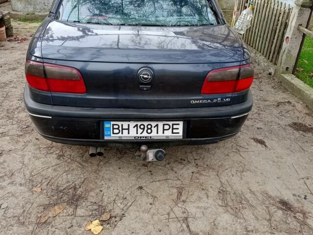 Черный Опель Омега, объемом двигателя 2.5 л и пробегом 361 тыс. км за 1200 $, фото 2 на Automoto.ua