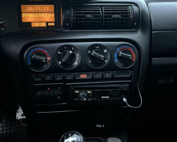 Черный Опель Омега, объемом двигателя 2.5 л и пробегом 300 тыс. км за 2200 $, фото 17 на Automoto.ua