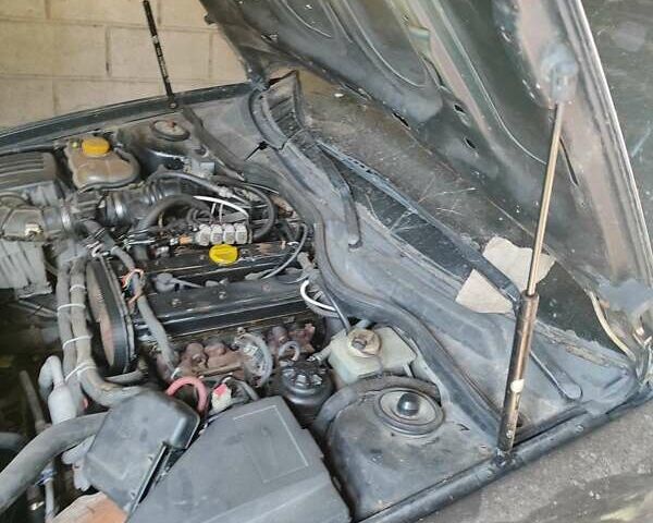 Черный Опель Омега, объемом двигателя 2.5 л и пробегом 999 тыс. км за 850 $, фото 9 на Automoto.ua